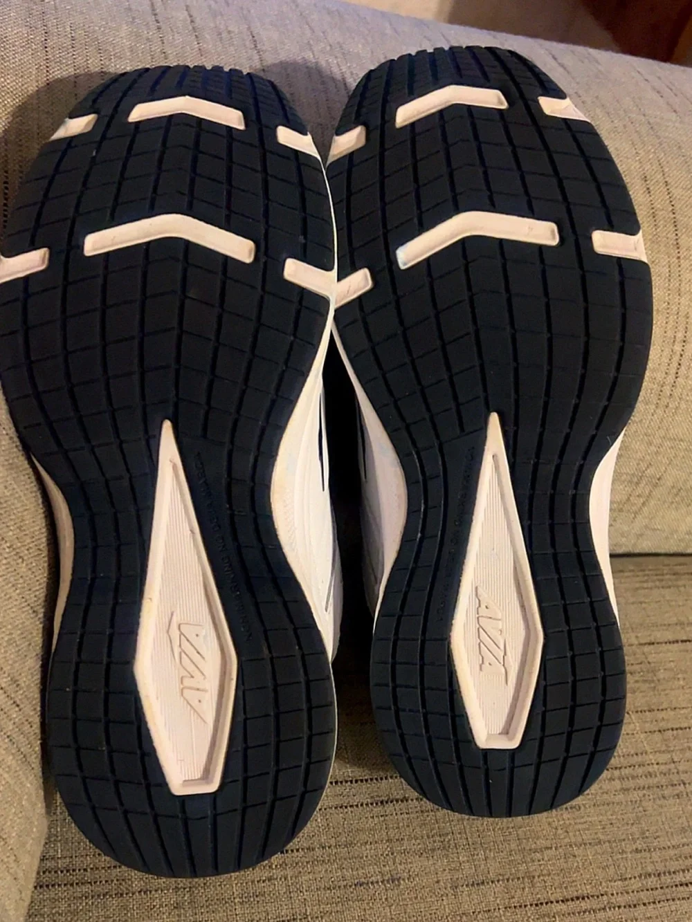 Avia Men’s Athletic Sneakers – White & Navy – Size 9.5